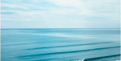 Calm ocean waves