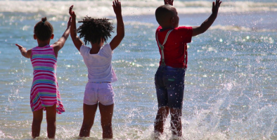 children splashing water
